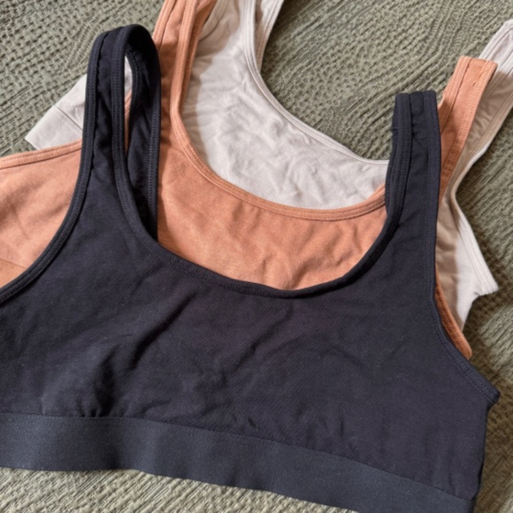 Old Navy Cropped Tanks Set of 3 size M - Picture 2 of 3